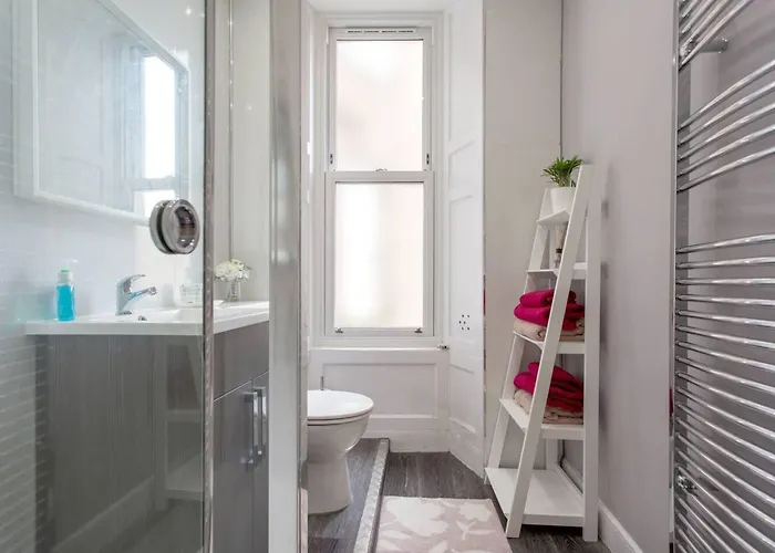 Stunning 2-bed In Apartment