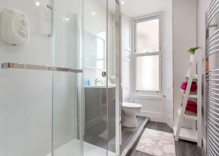 Stunning 2-bed In Apartment *