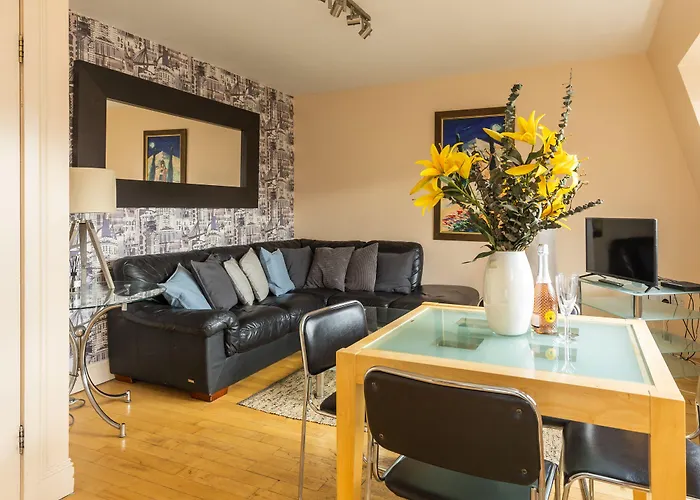 Amazing Castle View דירה אדינבורו