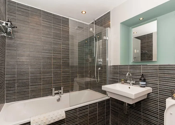 דירה Beautiful & Bright 2bd Flat - Haymarket *