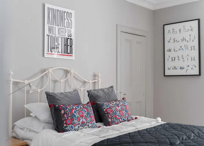 Beautiful & Bright 2bd Flat - Haymarket Appartement