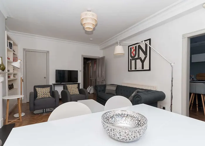 Beautiful & Bright 2bd Flat - Haymarket Lägenhet *