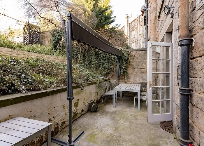 Beautiful & Bright 2bd Flat - Haymarket Appartement