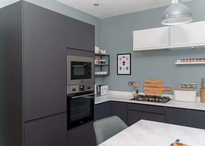 דירה Beautiful & Bright 2bd Flat - Haymarket אדינבורו