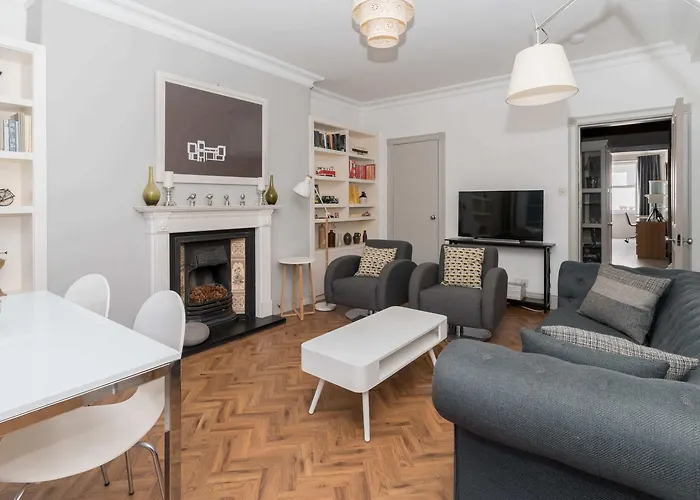 Beautiful & Bright 2bd Flat - Haymarket Lägenhet