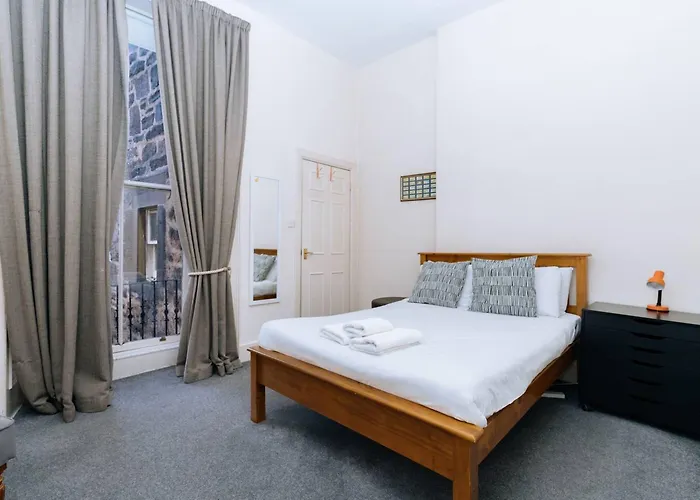 Bright High-ceiling 2bd Flat - Edinburgh! Lägenhet *