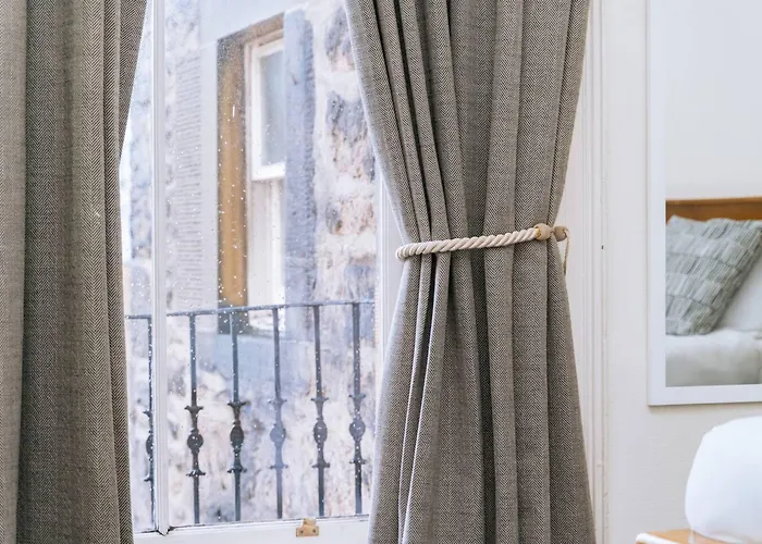 Bright High-ceiling 2bd Flat - Edinburgh!