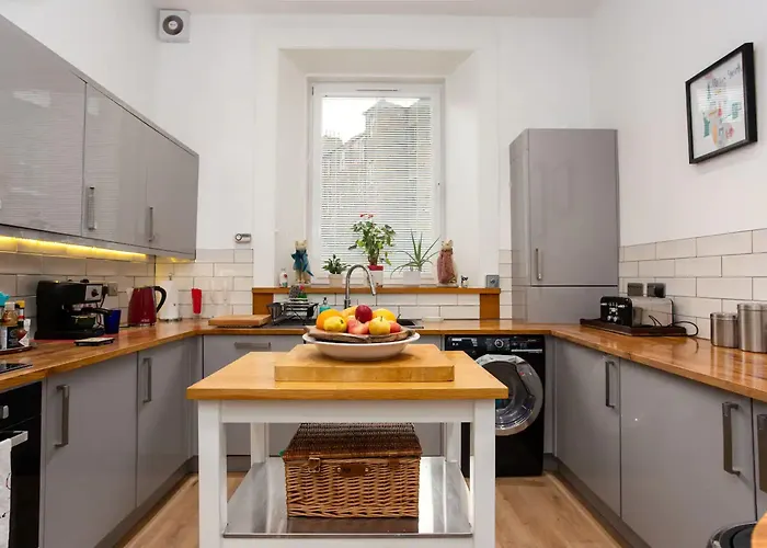 Apartment Spacious 2 Bedroom House Near The Meadows *