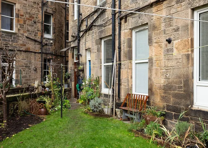 Apartment Spacious 2 Bedroom House Near The Meadows