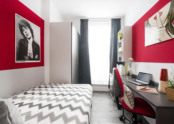 Yugo Explore - Arran House Edynburg