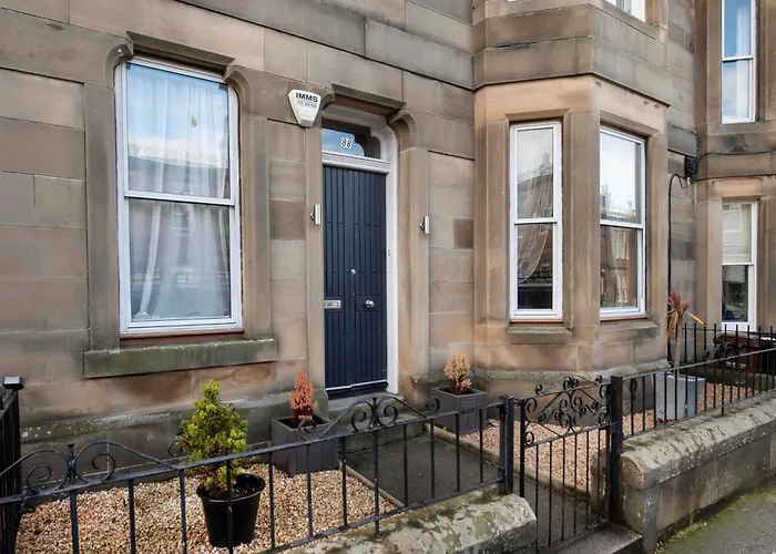 Roomy 1 Level Free Parking * Edinburgh