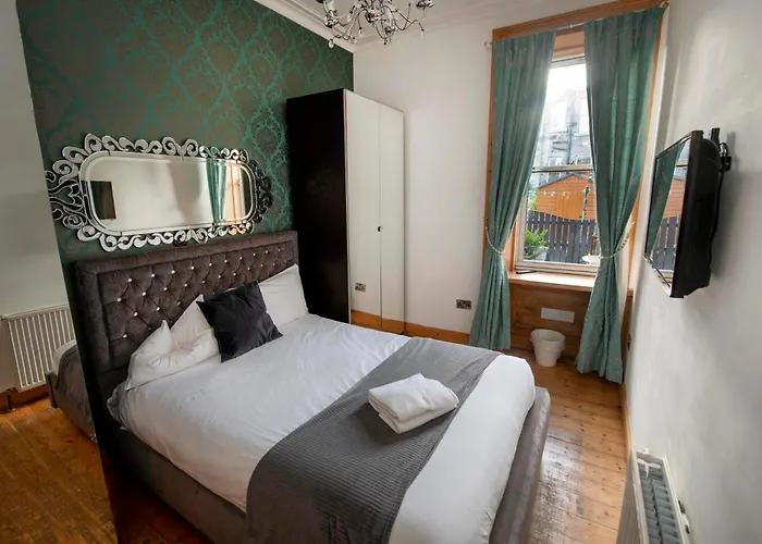 Roomy 1 Level Free Parking *