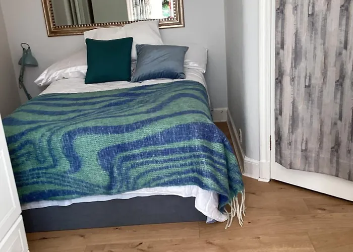 Ground Floor Shared With Host * Edinburgh