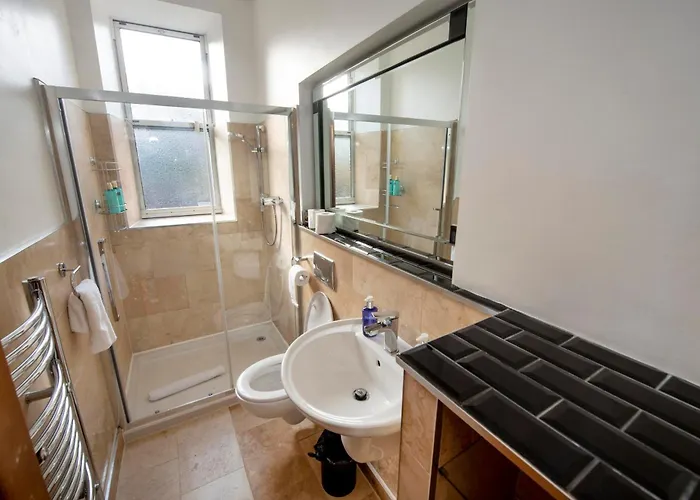 بيت للعطل Roomy 1 Level Free Parking *