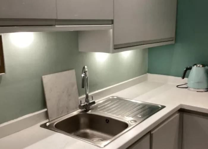 Ground Floor Shared With Host * Edinburgh