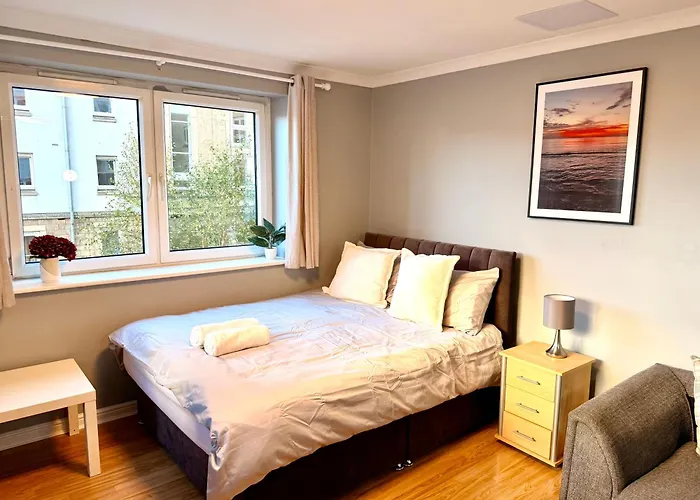 Pilrig - Fast Wifi And Parking Available شقة