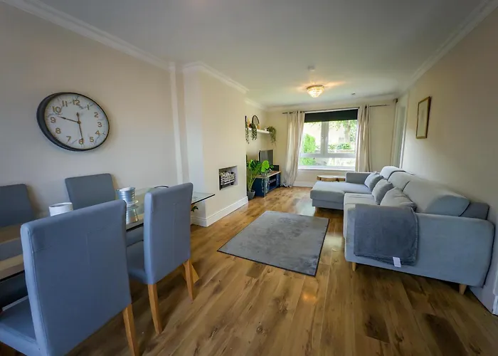 Two Bd House With Private Parking * Edinburgh