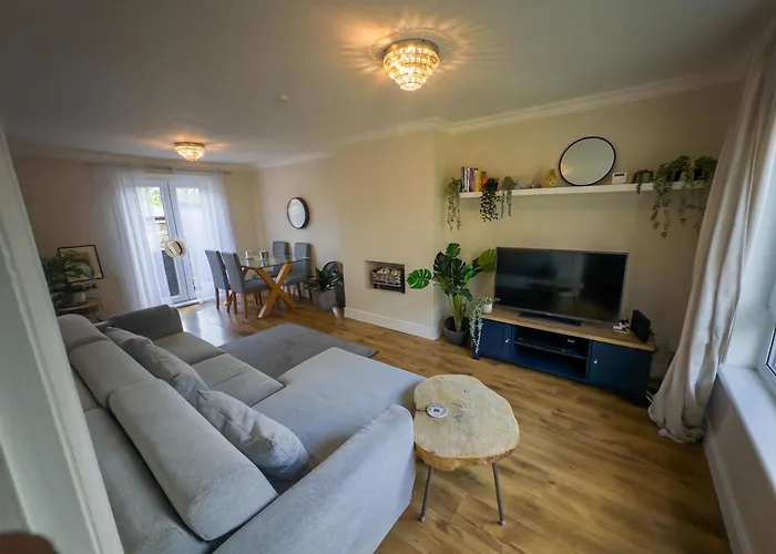 Two Bd House With Private Parking אדינבורו