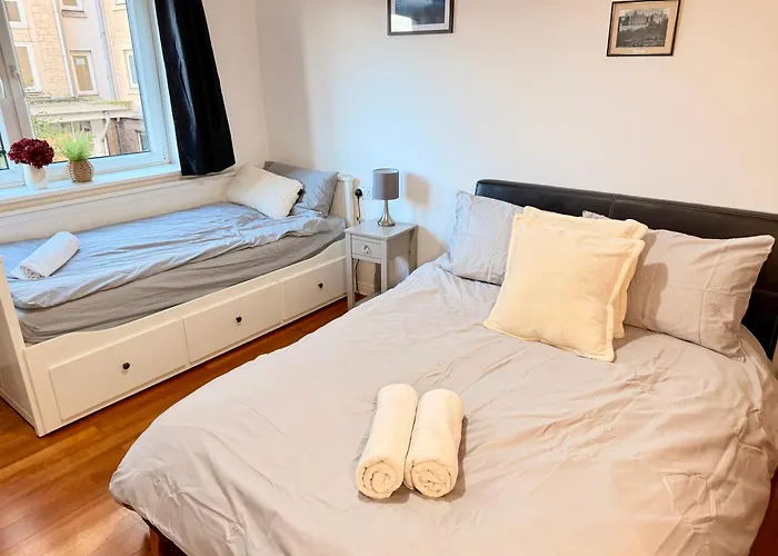 Pilrig - Fast Wifi And Parking Available *