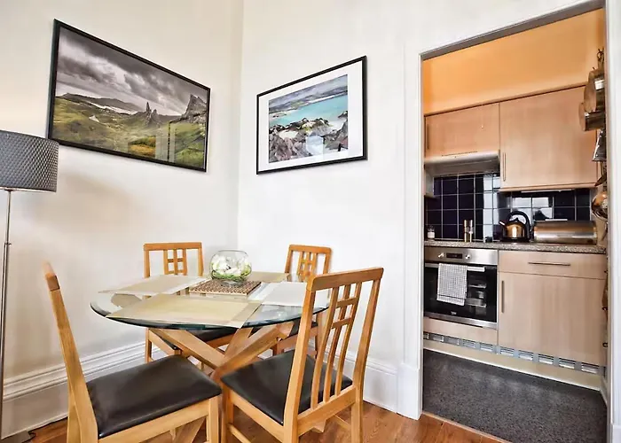 Great Location! 2bd,2 Bath In Centre Of アパート