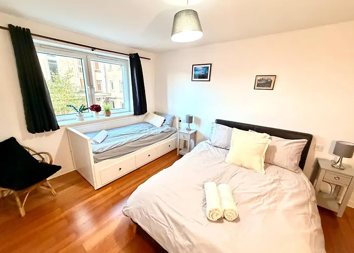 Pilrig - Fast Wifi And Parking Available *