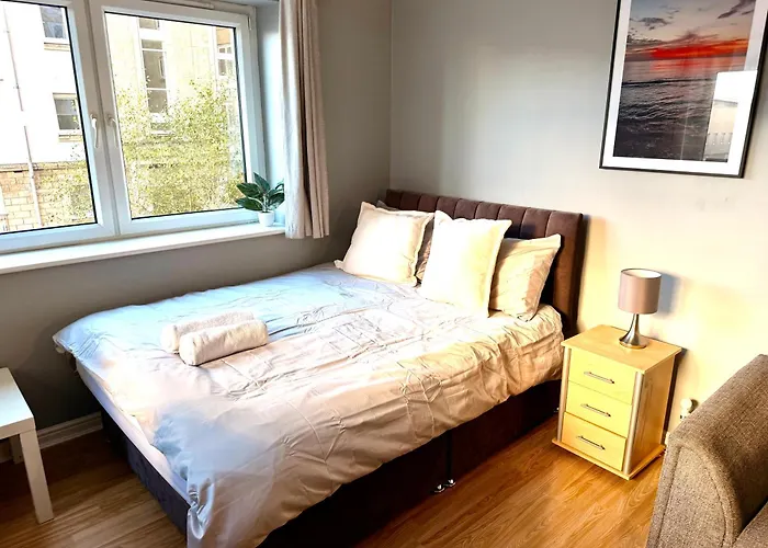 Pilrig - Fast Wifi And Parking Available *