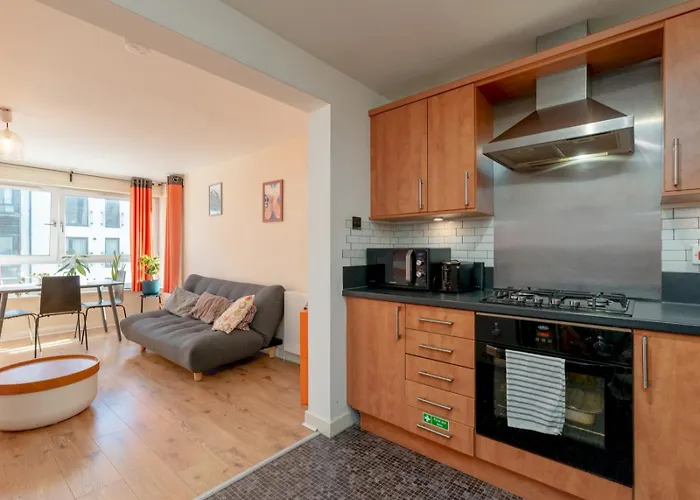 Modern 2-bdr Flat In - Pass The Keys