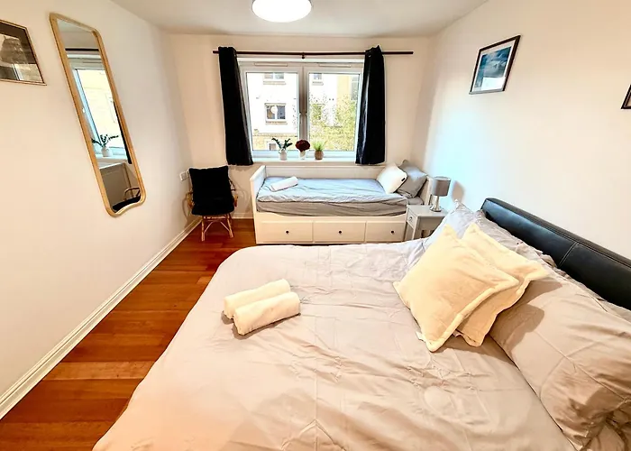 Pilrig - Fast Wifi And Parking Available *