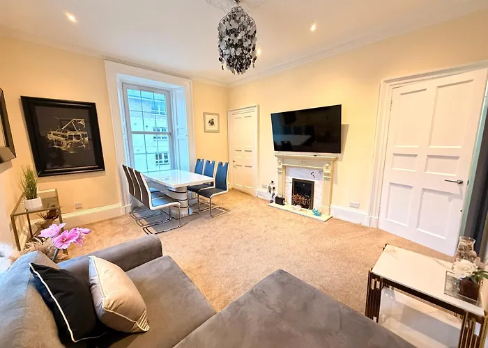 Georgian Luxury - Fast Broadband Wifi - Parking Available Apartment *