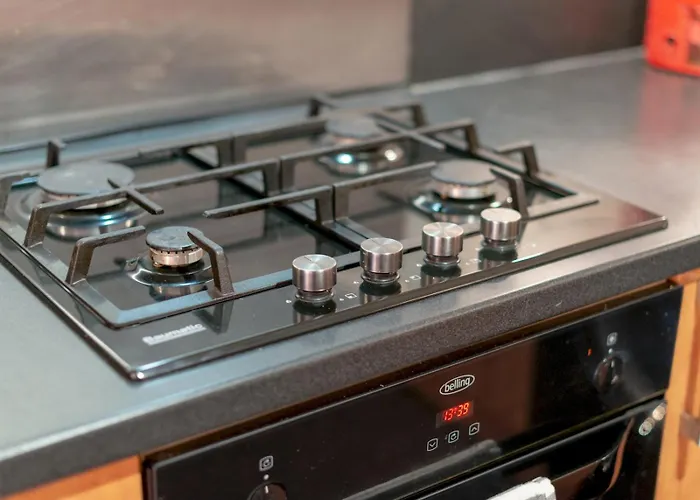 Modern 2-bdr Flat In - Pass The Keys