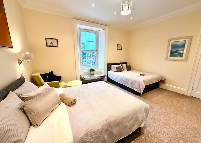 Apartment Georgian Luxury - Fast Broadband Wifi - Parking Available