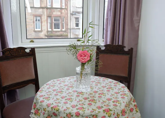 4 Friends House * Edinburgh