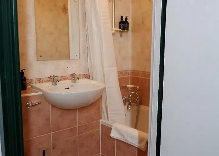 4 Friends House * Edinburgh