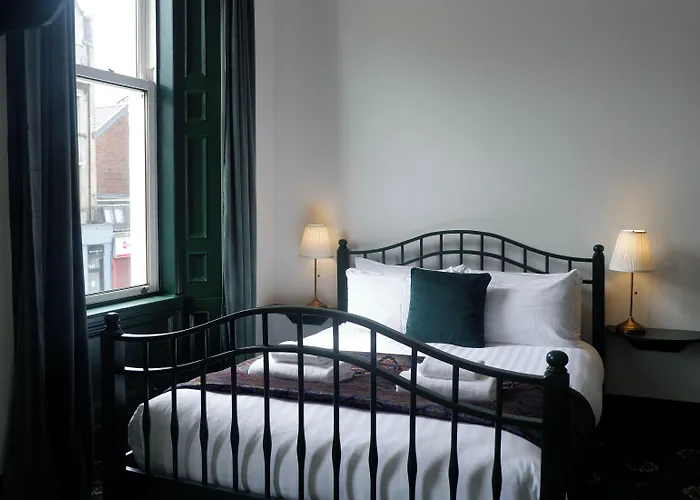 4 Friends House * Edinburgh