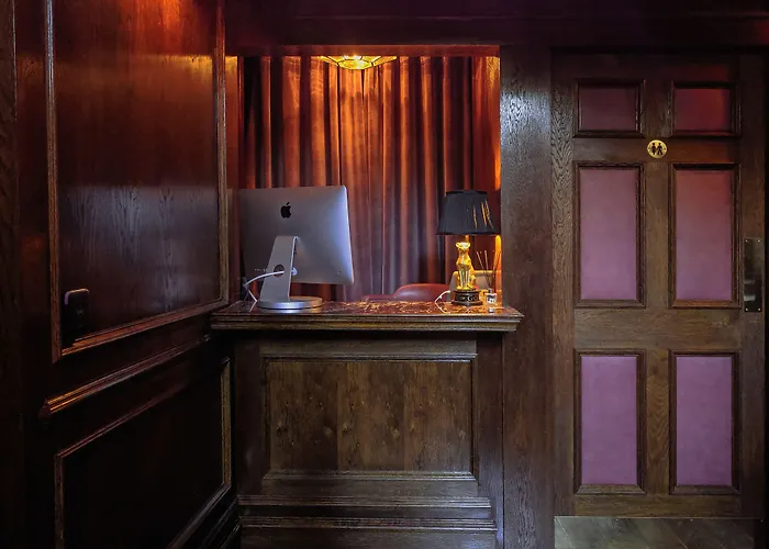 House Of Gods Royal Mile 4*