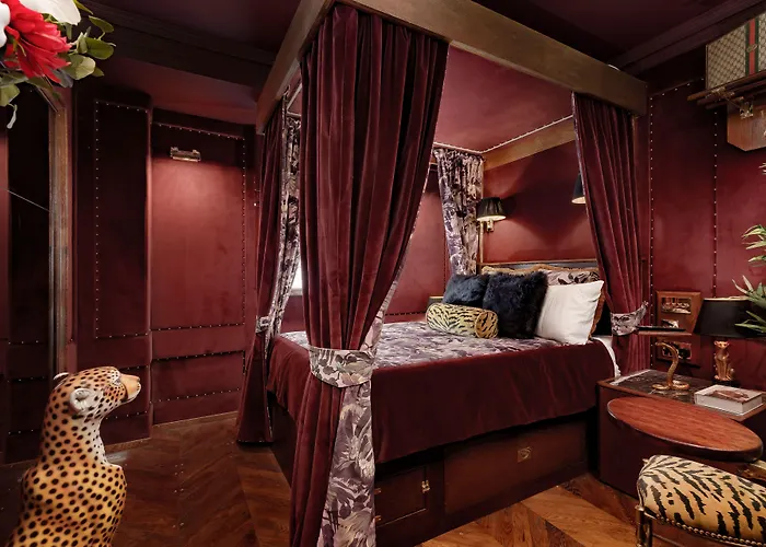 Hotel House Of Gods Royal Mile 4*