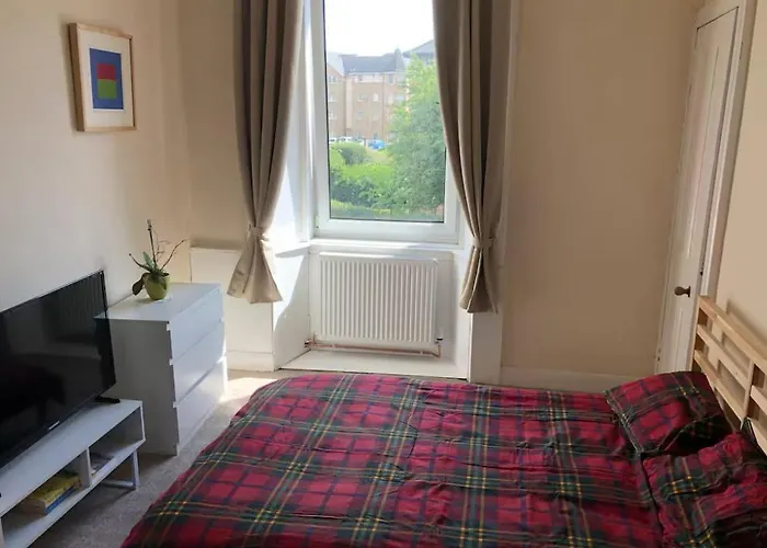 Cosy, Large Double In A Shared Flat *