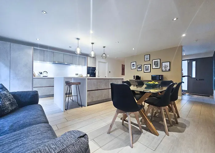 Chic 3-bedroom 2-storey House Near Centre With Free Parking Διαμέρισμα Εδιμβούργο