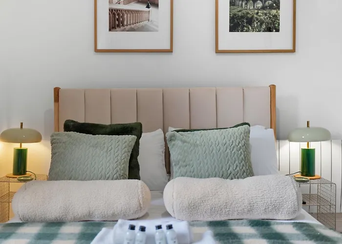 Stylish 1 Bed Centre דירה *