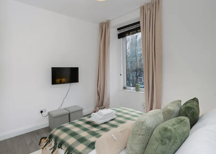 Stylish 1 Bed Centre דירה