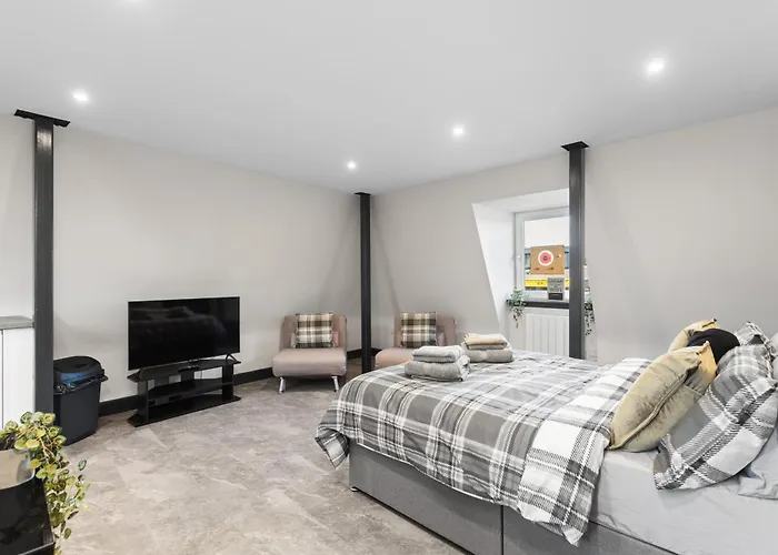 Large - Close To Centre, Murrayfield And Airport *