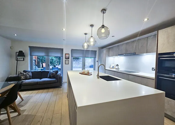 Chic 3-bedroom 2-storey House Near Centre With Free Parking Διαμέρισμα Εδιμβούργο