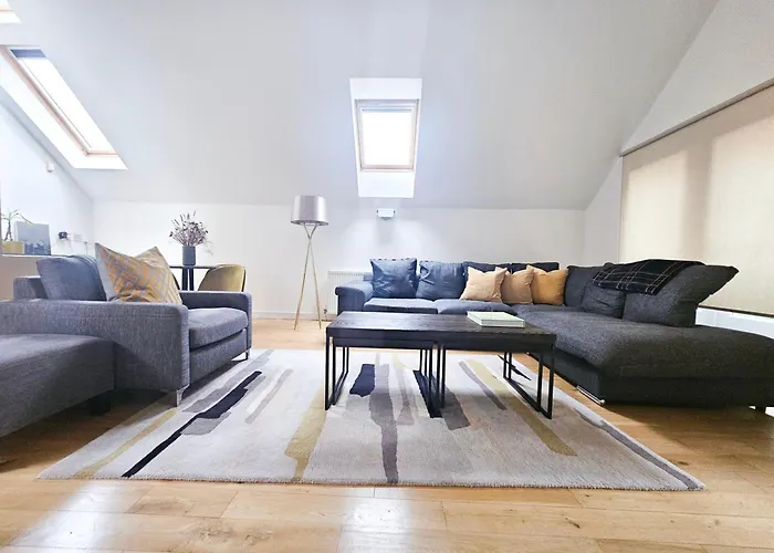 Chic 3-bedroom 2-storey House Near Centre With Free Parking Εδιμβούργο