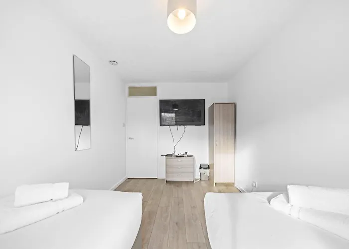 Lauriston 1 Bedroom - דירה