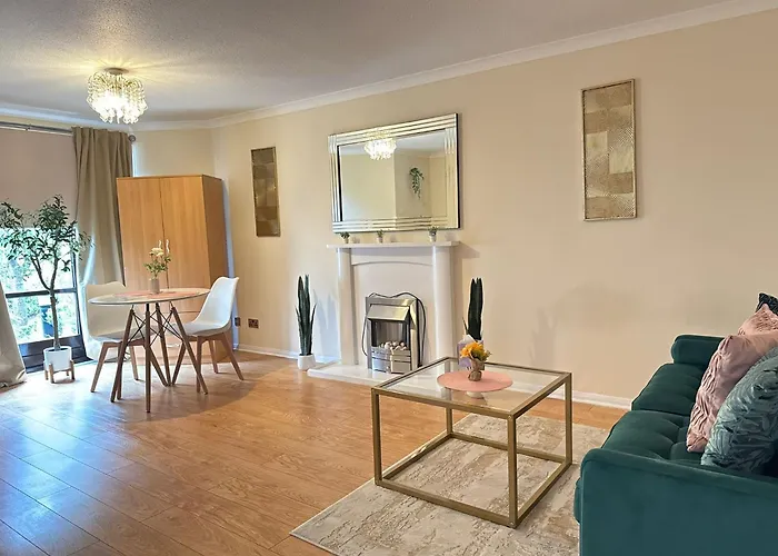 Spacious 1br Flat By Centre