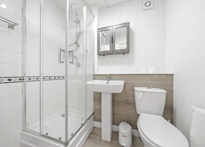 Lauriston 1 Bedroom - דירה