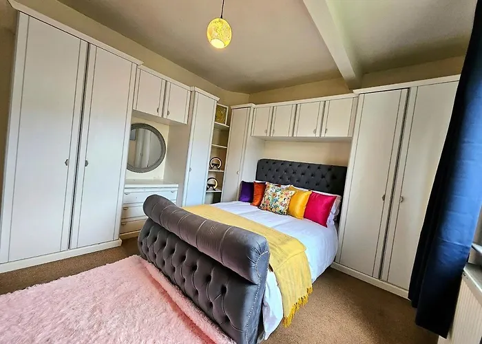 2 Bed Apt, 4 Beds, 3 Tvs Parking * إدنبرة