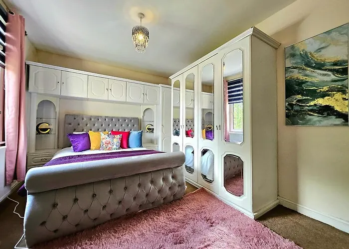 2 Bed Apt, 4 Beds, 3 Tvs Parking شقة *