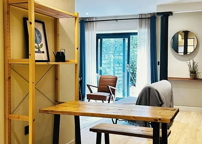 Apartamento Stylish Loft With Patio Near Royal Mile Fits 4 Edimburgo