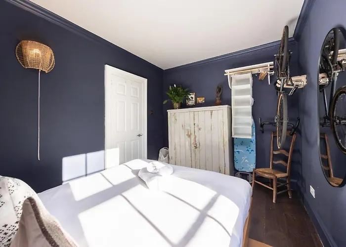 Bright 1-bed Flat Near The Shore & Ocean Terminal